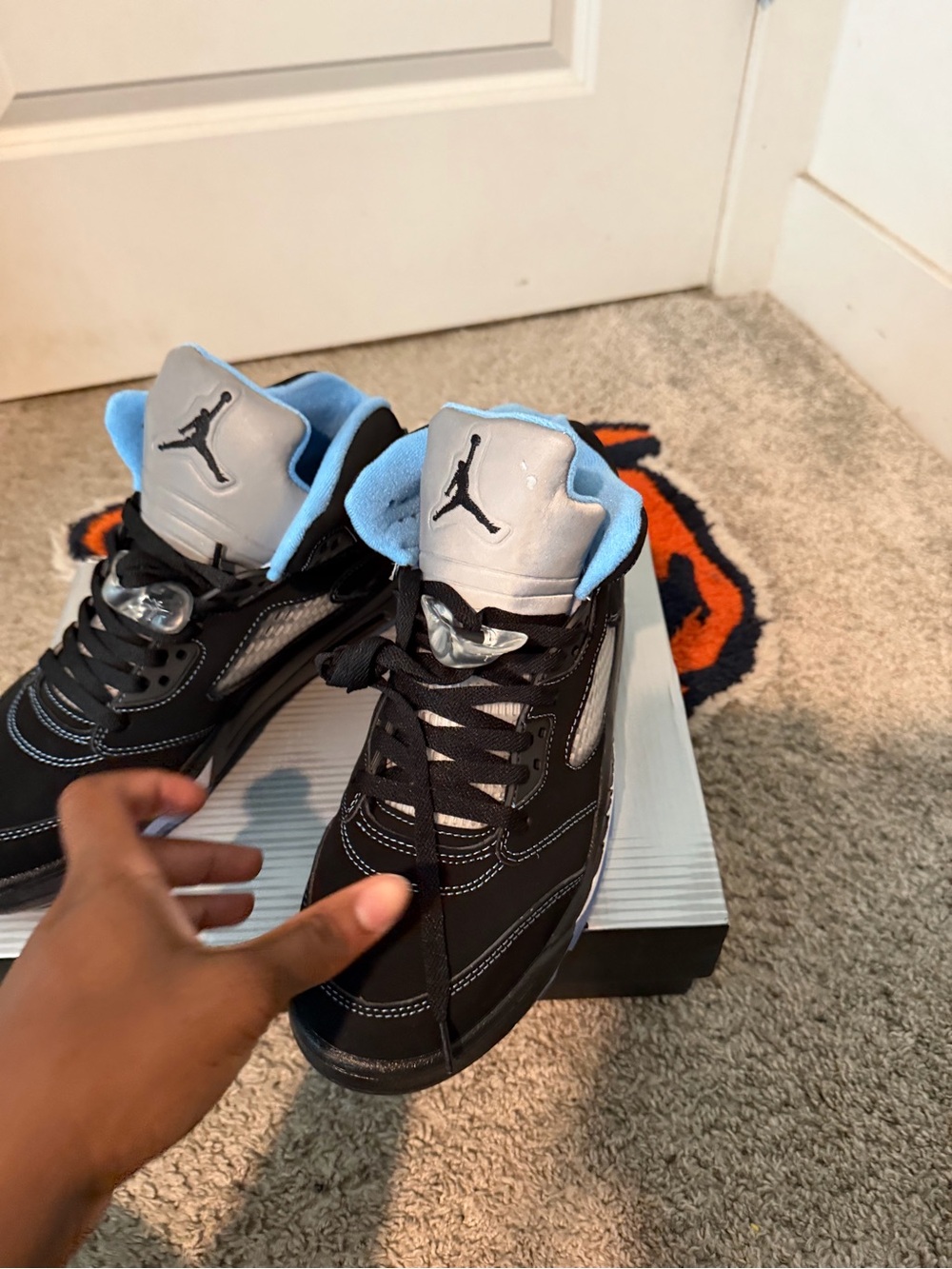 Jordan 5 Unc - Picture 5 of 8